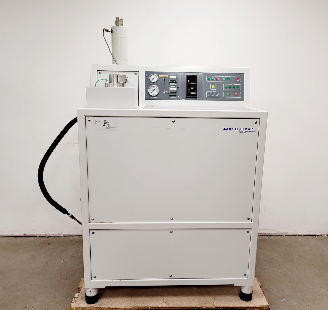 Image of BAL-TEC HPM 010 High Pressure Freezing Machine