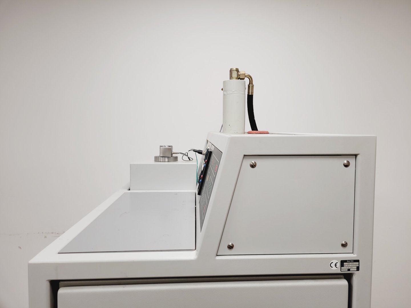 Image of BAL-TEC HPM 010 High Pressure Freezing Machine