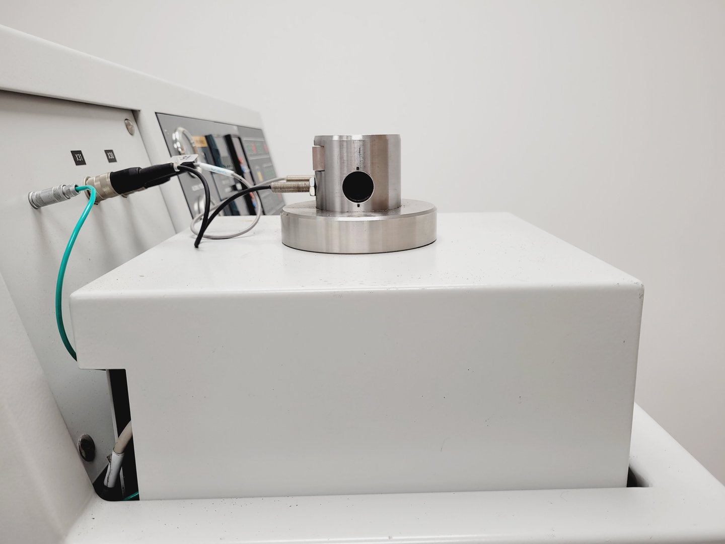 Image of BAL-TEC HPM 010 High Pressure Freezing Machine