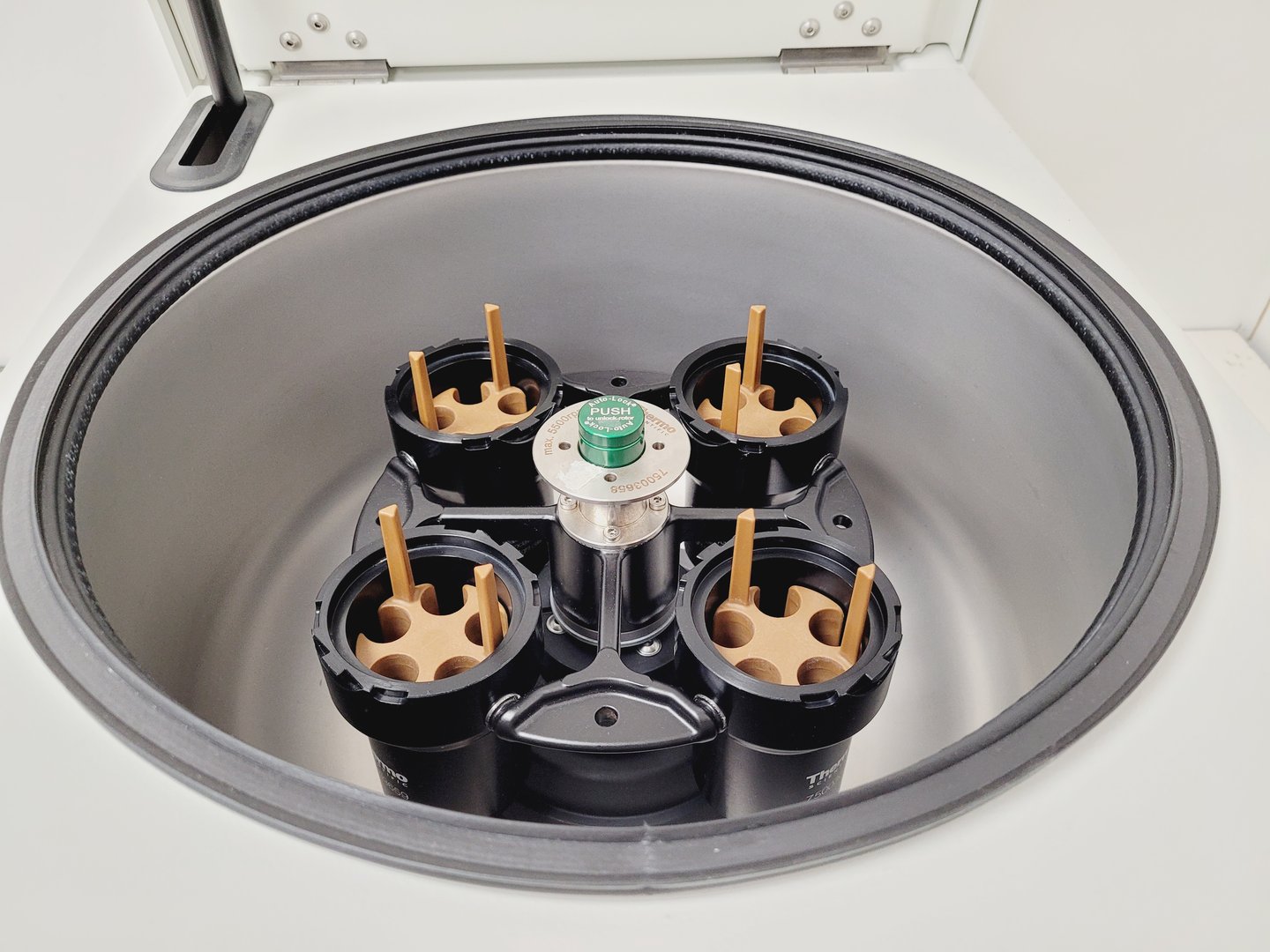 Image of Thermo Fisher Heraeus Megafuge 16 Centrifuge & TX-200 Rotor 5500rpm Rotor Lab