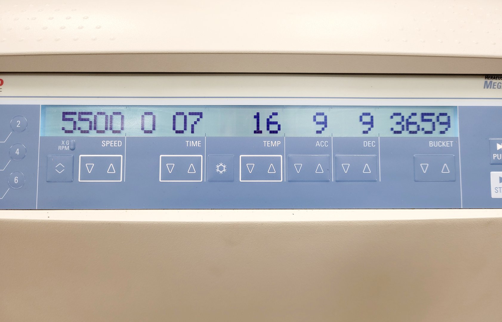 Image of Thermo Fisher Heraeus Megafuge 16 Centrifuge & TX-200 Rotor 5500rpm Rotor Lab