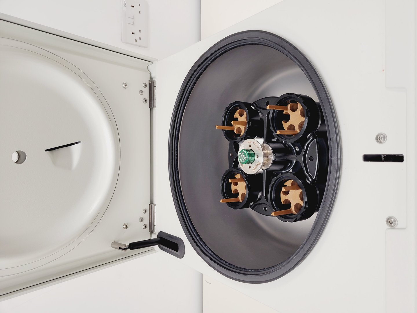 Image of Thermo Fisher Heraeus Megafuge 16 Centrifuge & TX-200 Rotor 5500rpm Rotor Lab
