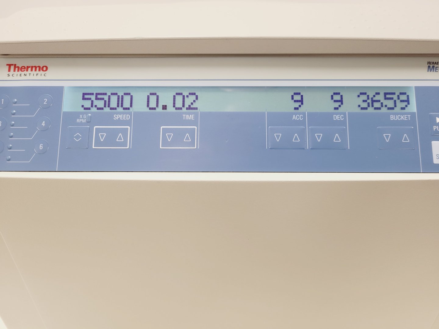 Image of Thermo Fisher Heraeus Megafuge 16 Centrifuge & TX-200 Rotor 5500rpm Rotor Lab