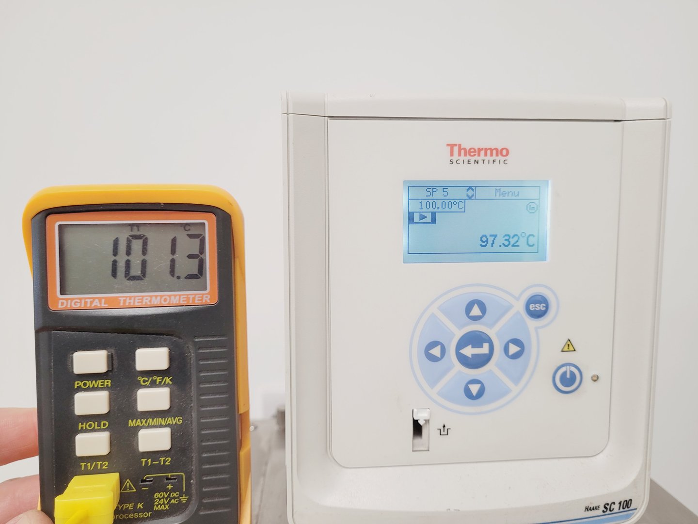 Image of Thermo Scientific HAAKE A 28 Waterbath/ Chiller /HAAKE SC 100 Digital Immersion 