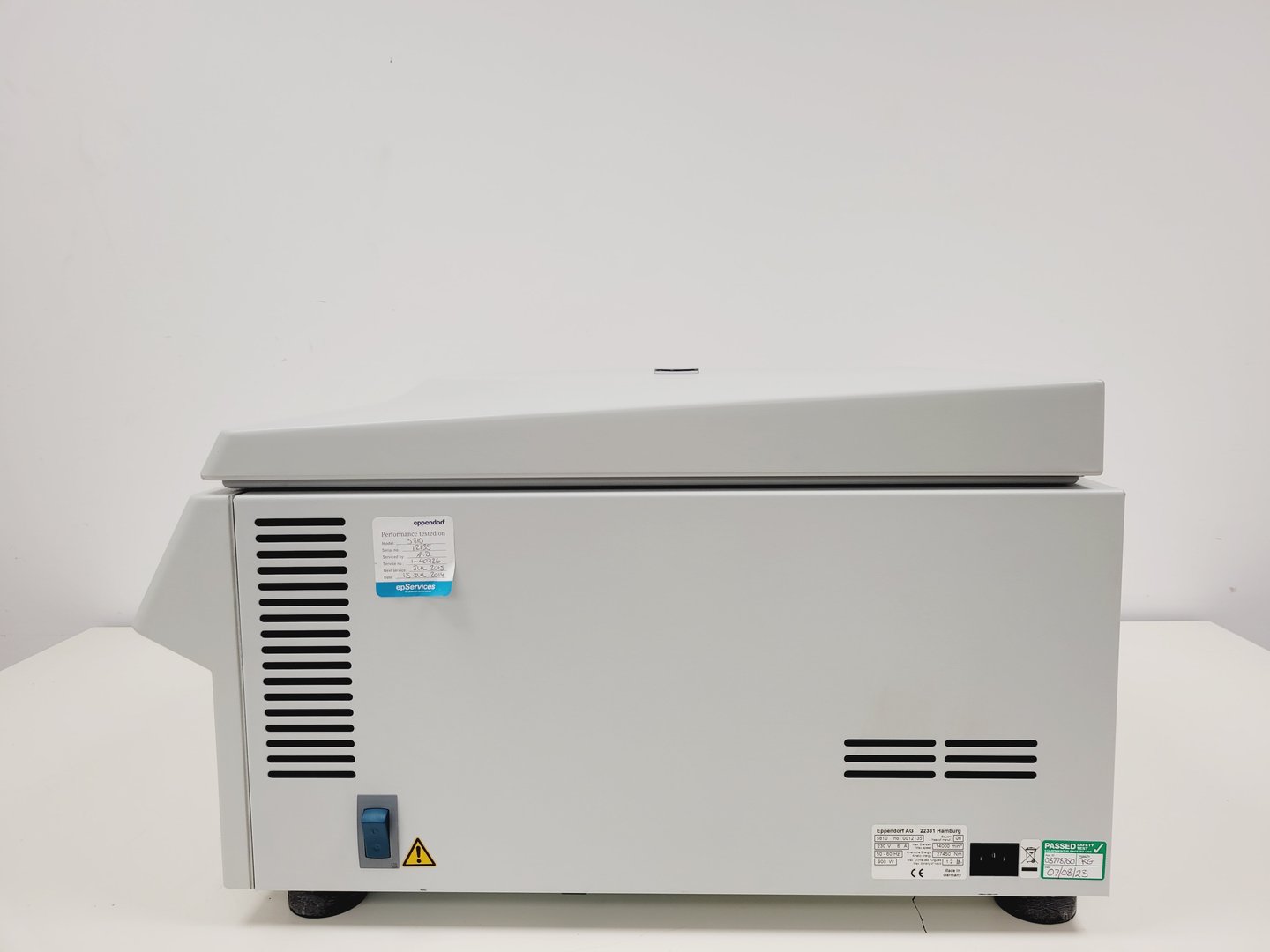 Image of Eppendorf 5810 Benchtop Laboratory Centrifuge Lab