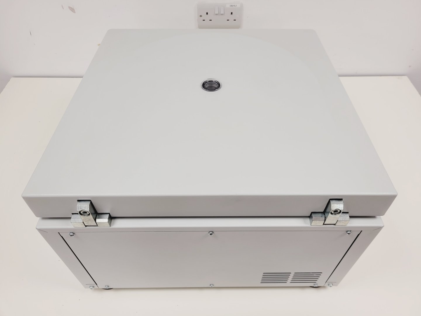 Image of Eppendorf 5810 Benchtop Laboratory Centrifuge Lab