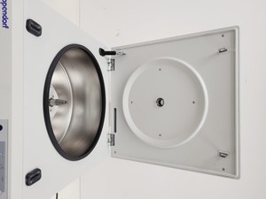 Thumbnail image of Eppendorf 5810 Benchtop Laboratory Centrifuge Lab