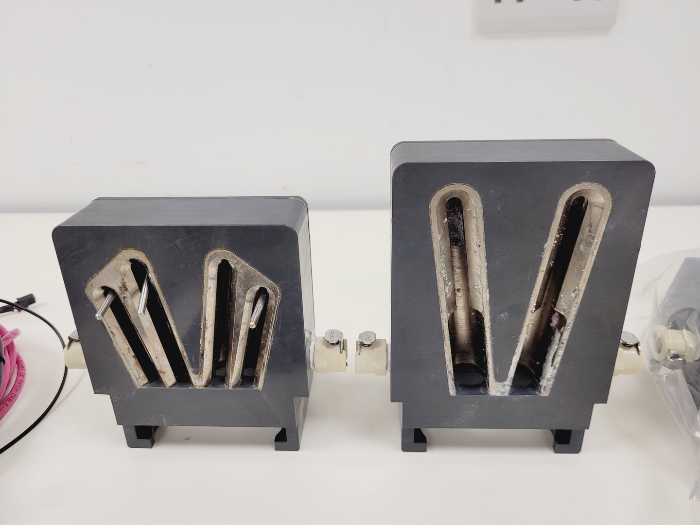 Image of Beckman Coulter MoFlo Astrios EQS Flow Cytometer System & Sterilgard Cabinet Lab