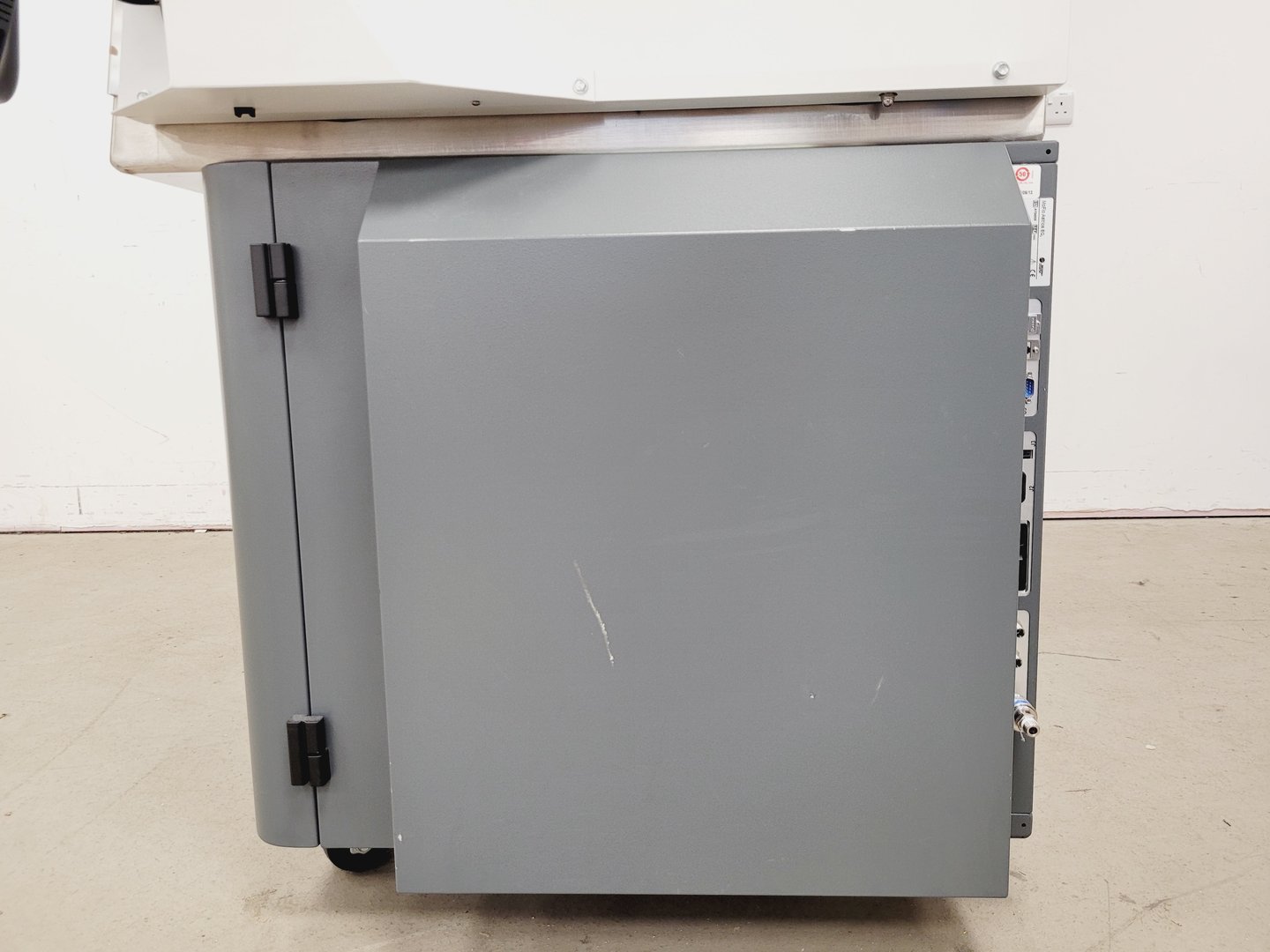 Image of Beckman Coulter MoFlo Astrios EQS Flow Cytometer System & Sterilgard Cabinet Lab