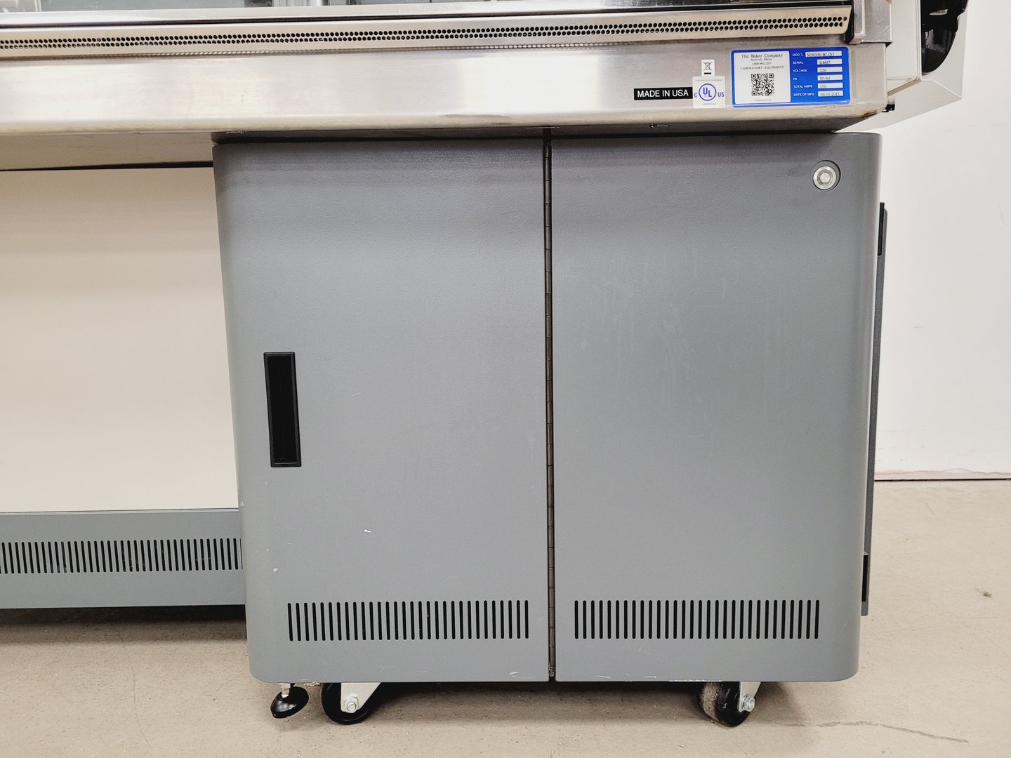 Image of Beckman Coulter MoFlo Astrios EQS Flow Cytometer System & Sterilgard Cabinet Lab