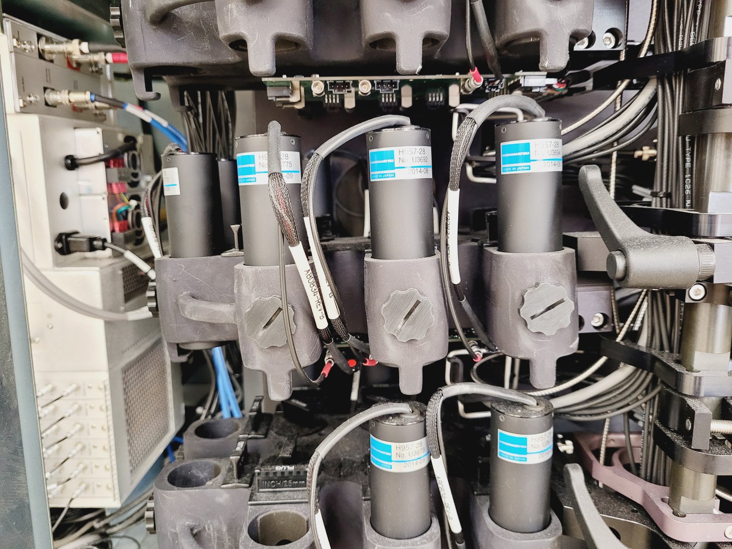 Image of Beckman Coulter MoFlo Astrios EQS Flow Cytometer System & Sterilgard Cabinet Lab