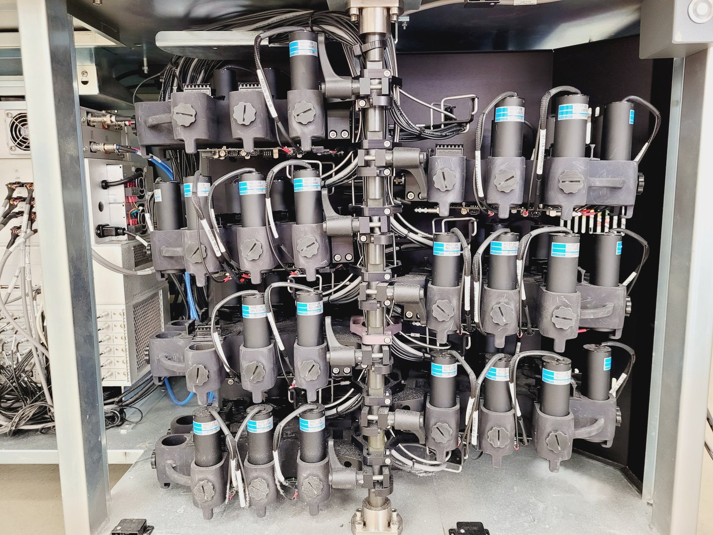 Image of Beckman Coulter MoFlo Astrios EQS Flow Cytometer System & Sterilgard Cabinet Lab