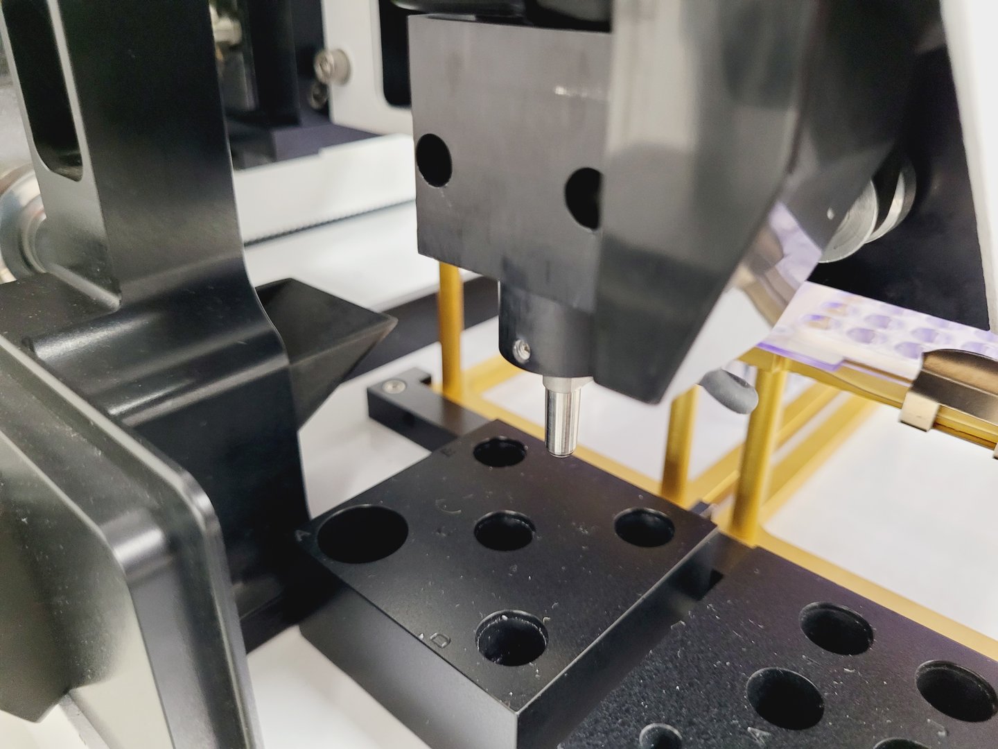 Corbett CAS1200 Robotic Precision Liquid Handling System Automated PCR ...