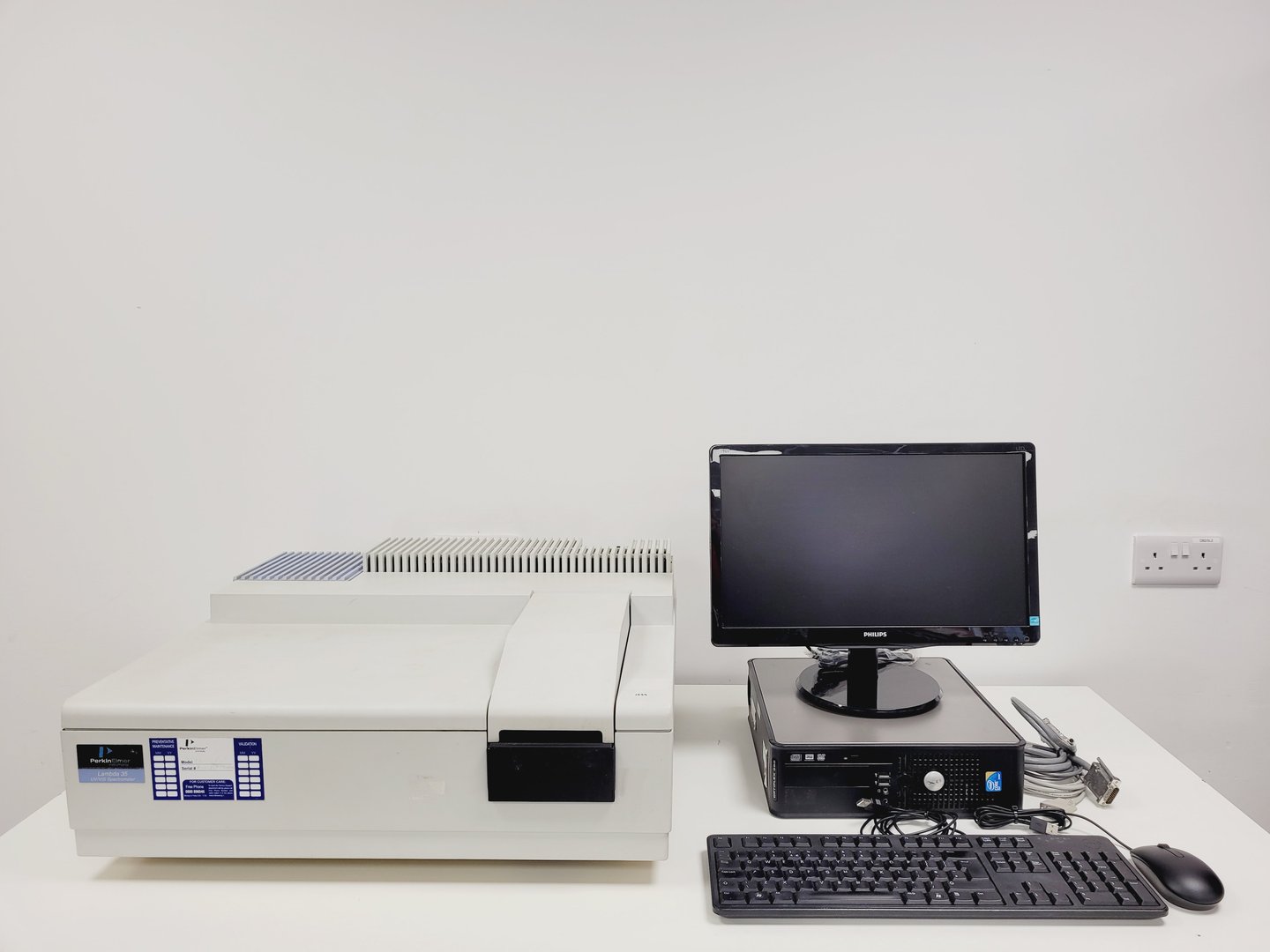 Image of Perkin Elmer Lambda 35 UV/VIS Spectrophotometer System w/ PC & Software