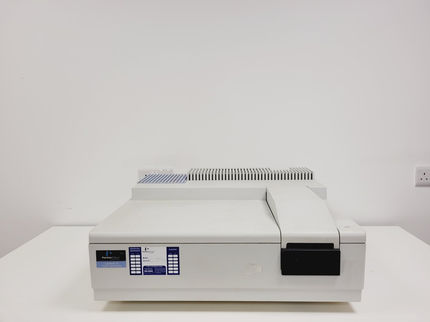 Image of Perkin Elmer Lambda 35 UV/VIS Spectrophotometer System w/ PC & Software