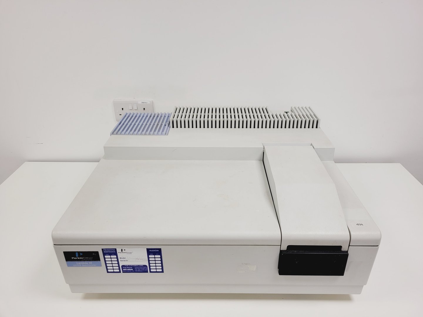 Image of Perkin Elmer Lambda 35 UV/VIS Spectrophotometer System w/ PC & Software