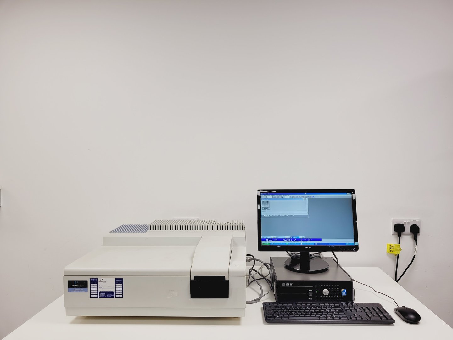 Image of Perkin Elmer Lambda 35 UV/VIS Spectrophotometer System w/ PC & Software