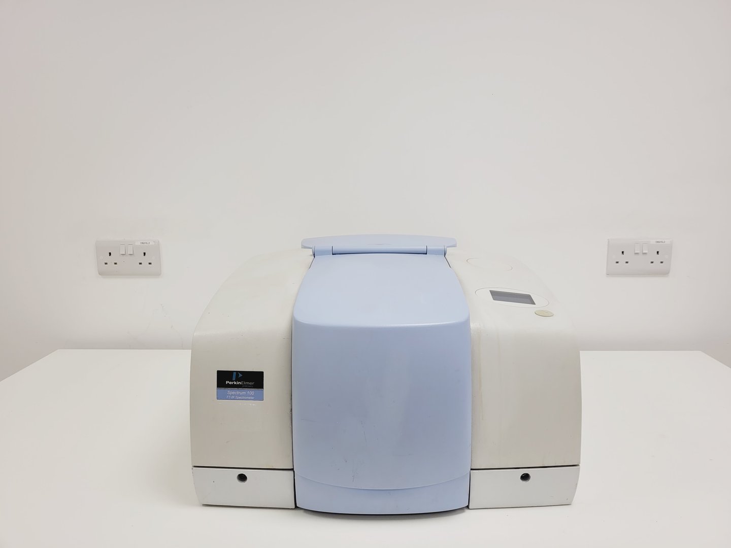 Image of Perkin Elmer Spectrum 100 FT-IR Spectrophotometer  Lab Spares/Repairs