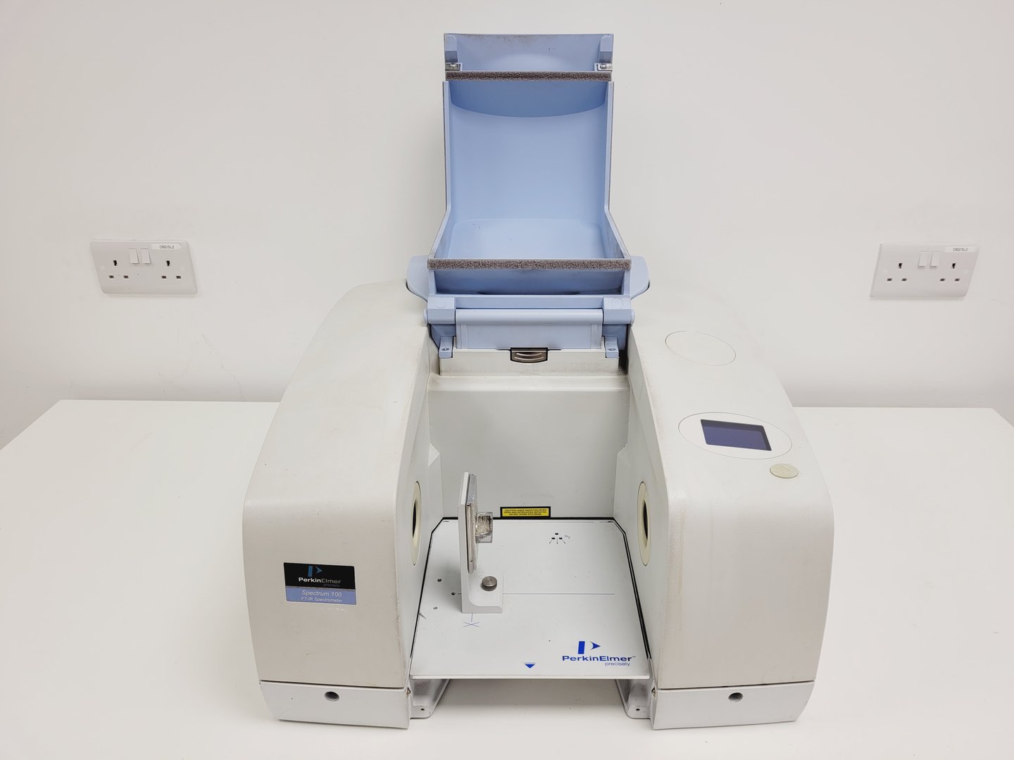 Image of Perkin Elmer Spectrum 100 FT-IR Spectrophotometer  Lab Spares/Repairs