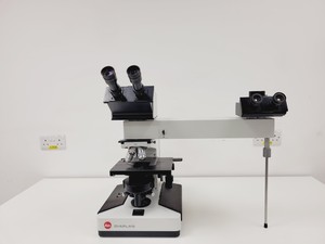 Thumbnail image of Leitz Diaplan 020-437.035 Microscope with Multi-Head Bridge w/4 x Objectives Lab