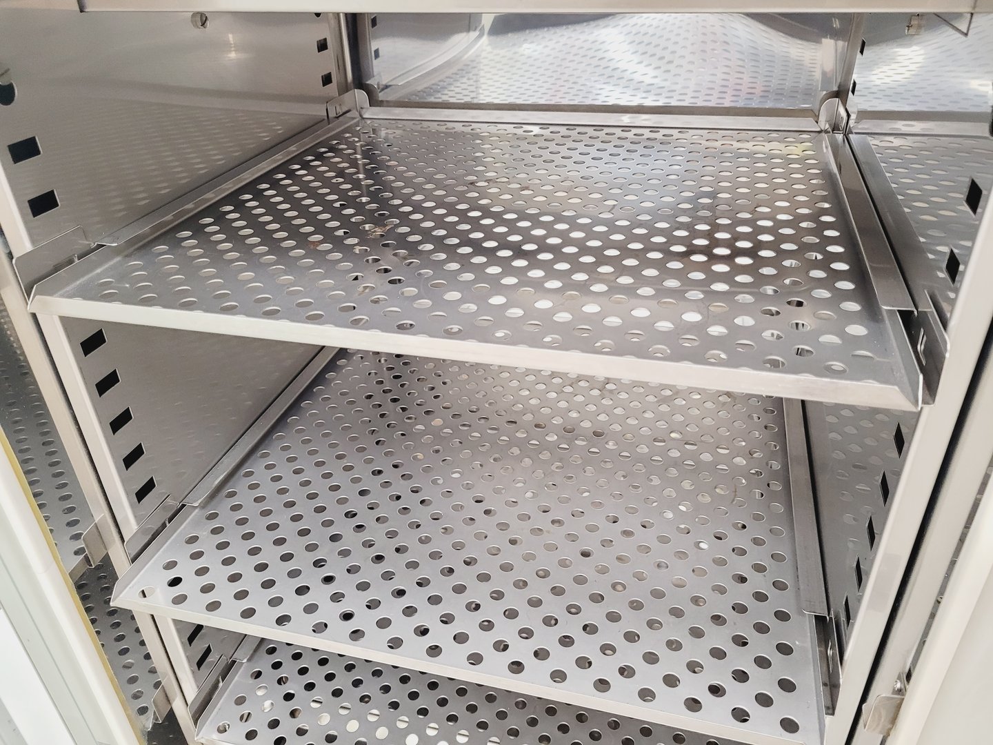 Image of Sanyo MCO-17A CO2 Laboratory Incubator Lab