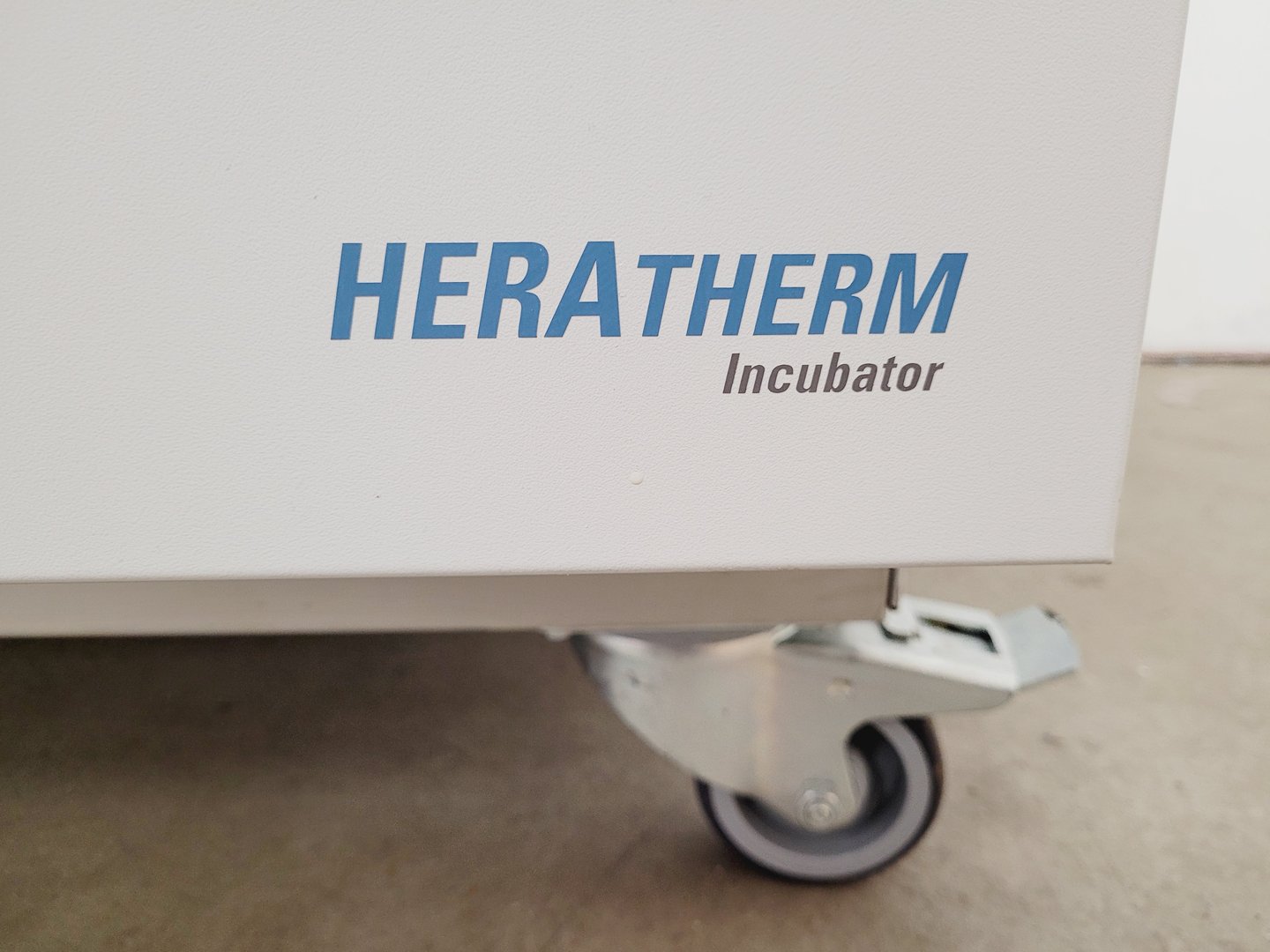 Image of Thermo Scientific Heratherm IGS400 Incubator Lab