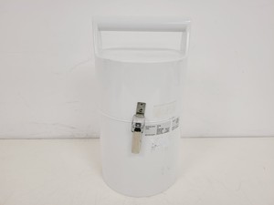 Thumbnail image of Mettler Toledo F2 Class 20KG Calibration Weight 11118212 Lab