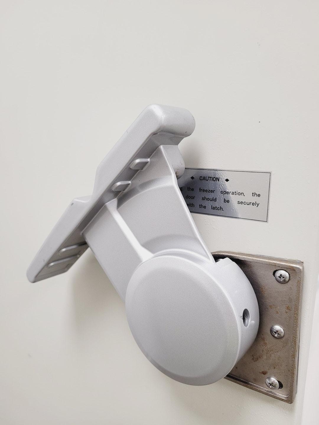 Image of Sanyo MDF-U32V Ultra Low Temperature Freezer  Lab
