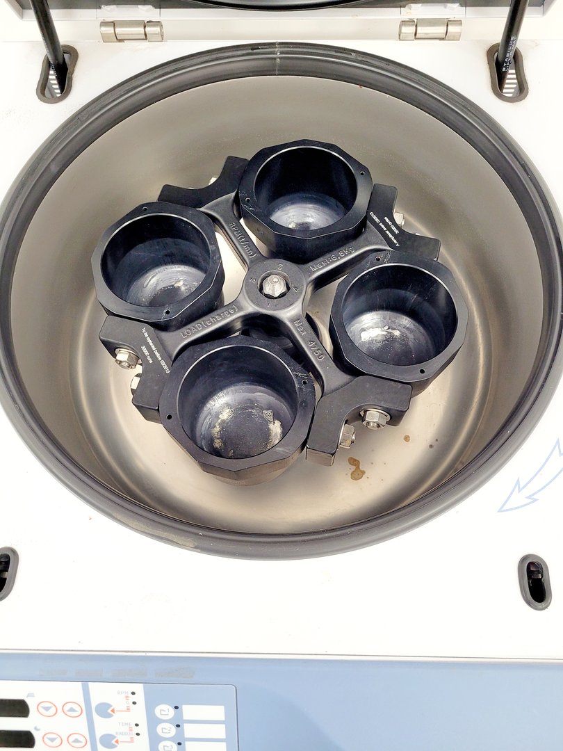 Image of Thermo Electron Corporation Jouan C 4i Benchtop Centrifuge w/ 4750rpm Rotor Lab