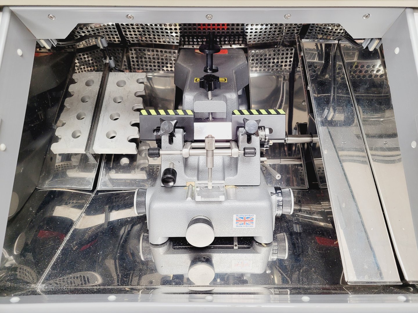 Image of Bright Refrigerated Cryostat Microtome OTF/AS Lab