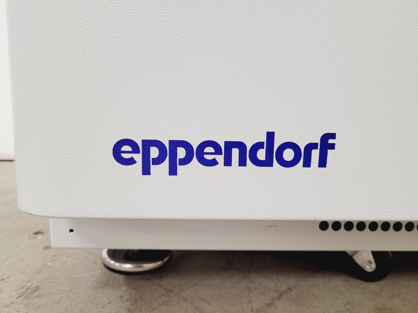 Image of Eppendorf New Brunswick S41i CO2 Incubator Shaker Lab