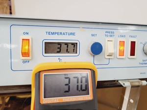 Thumbnail image of Stuart Scientific Shaking Platform Orbital Incubator SI 50 SI50 Lab
