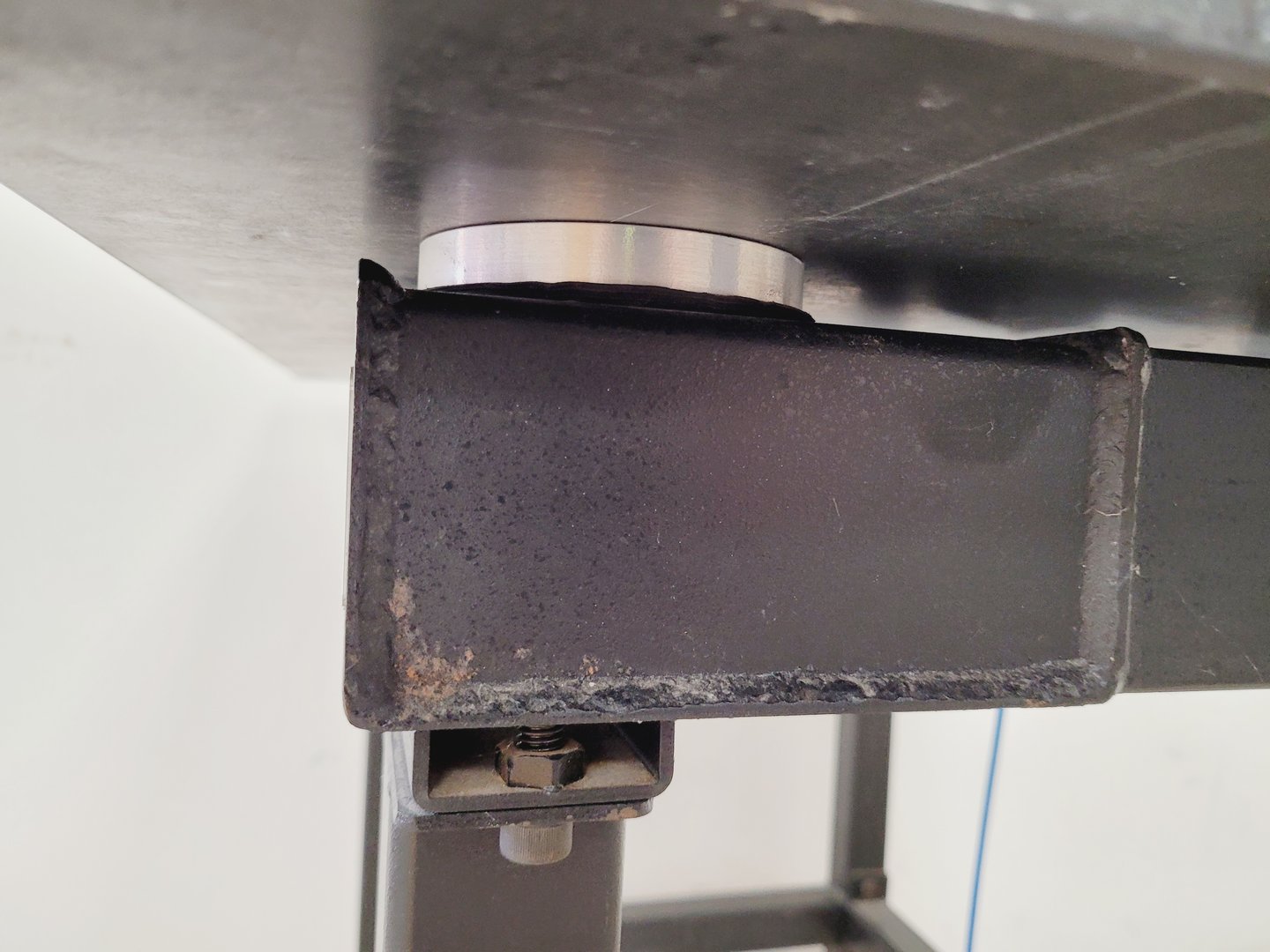 Image of Ealing Vibration Isolation Table System Model no. 2436-S.75.4.30 Lab