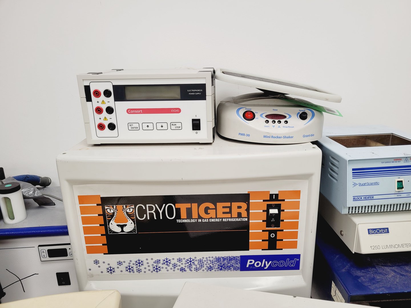 Image of Job Lot of Laboratory Equipment - Centrifuges, Shakers, Stirrer, Water Baths Lab