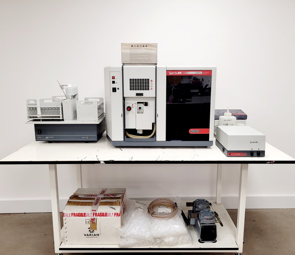 Image of Varian SpectrAA 220FS Atomic Absorption Spectrometer Lab