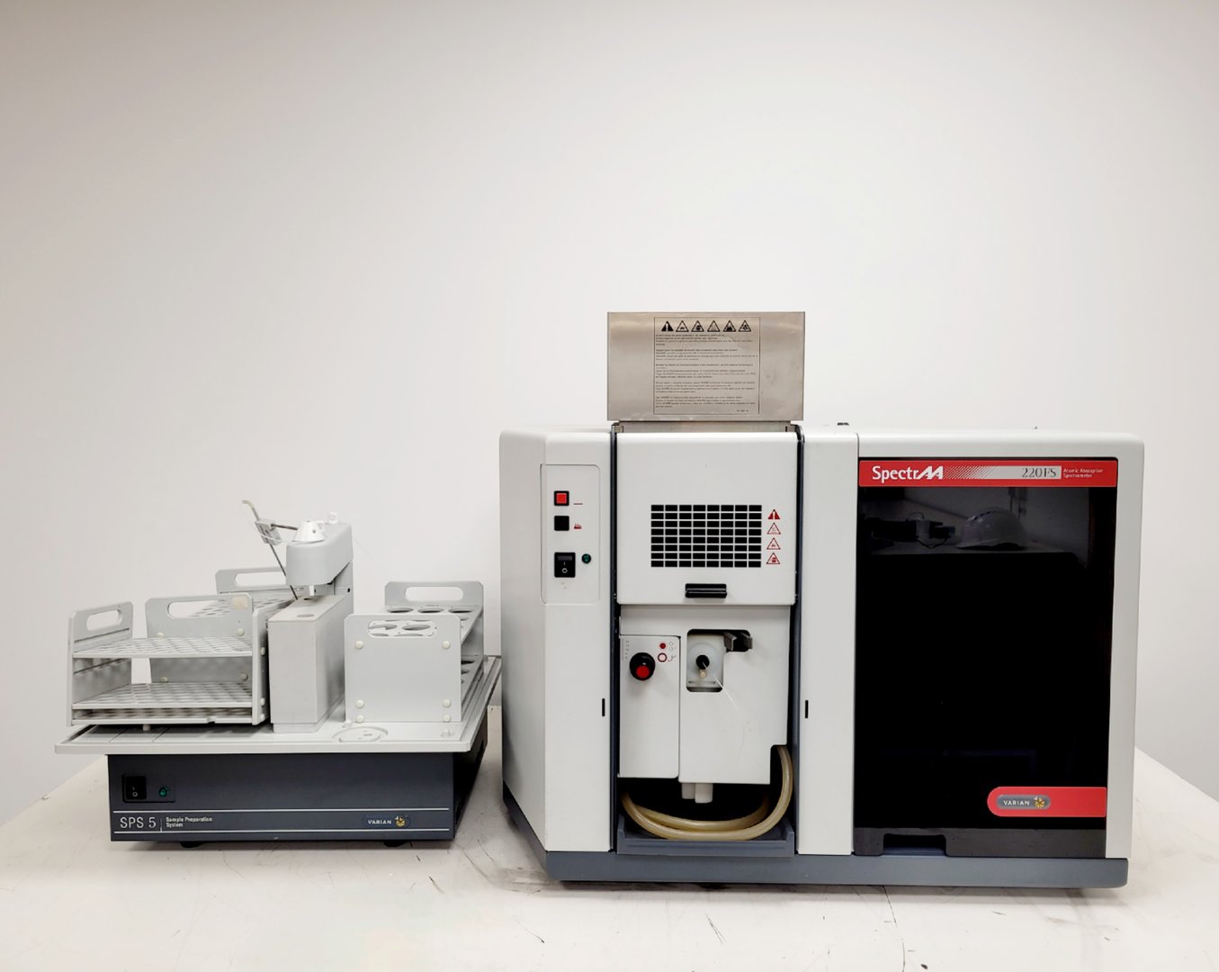 Image of Varian SpectrAA 220FS Atomic Absorption Spectrometer Lab