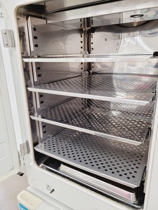 Thumbnail image of Sanyo CO2 Incubator Double Stack MCO-17AI MCO18AIC (UV) Lab Spares/Repairs