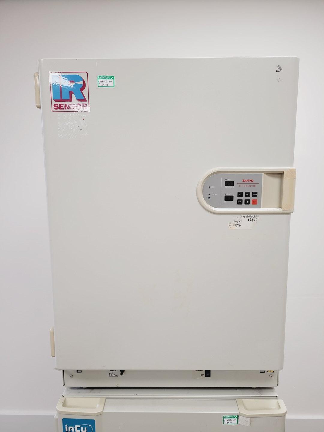 Image of Sanyo CO2 Incubator Double Stack MCO-17AI MCO-18AIC (UV) Lab