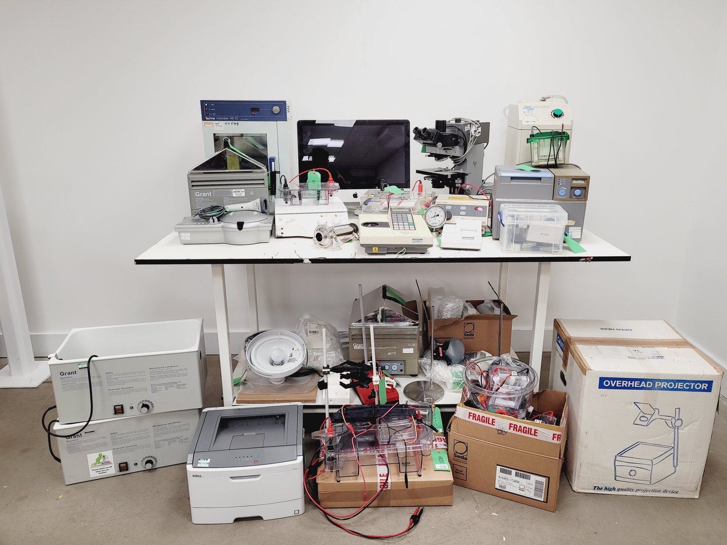 Image of Job Lot of Laboratory & IT/AV Equipements - Water baths - Glassware 