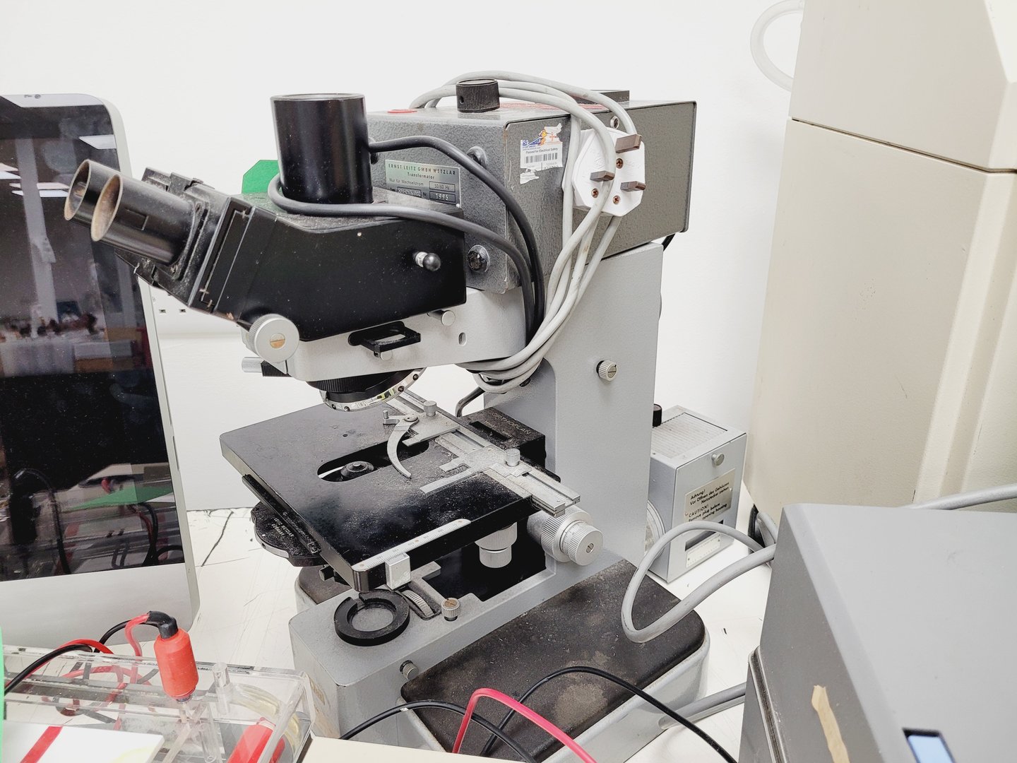 Image of Job Lot of Laboratory & IT/AV Equipements - Water baths - Glassware 
