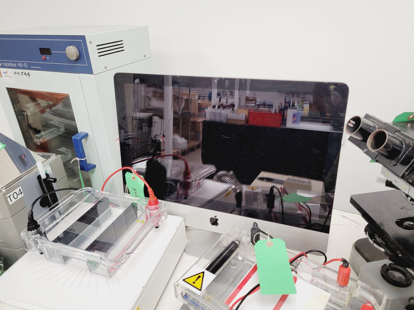 Image of Job Lot of Laboratory & IT/AV Equipements - Water baths - Glassware 