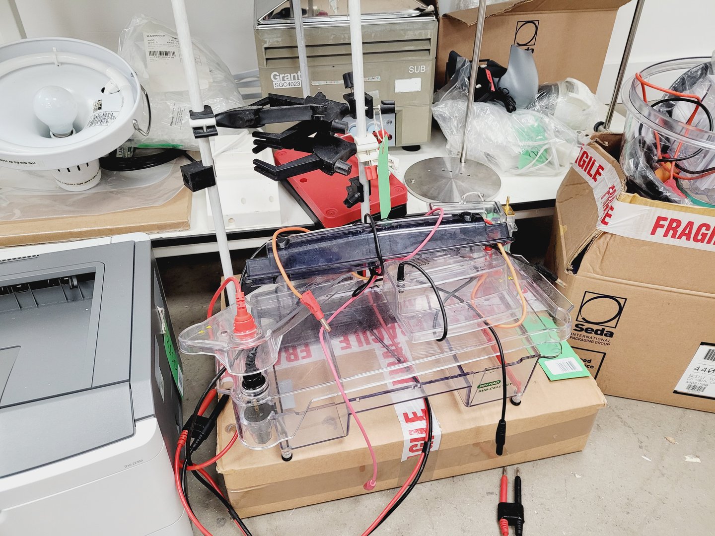 Image of Job Lot of Laboratory & IT/AV Equipements - Water baths - Glassware 