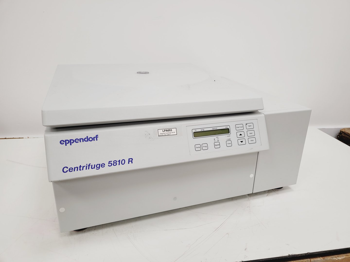 Image of Eppendorf 5810 R Refrigerated Centrifuge with A-4-81 4000rpm  Rotor Lab