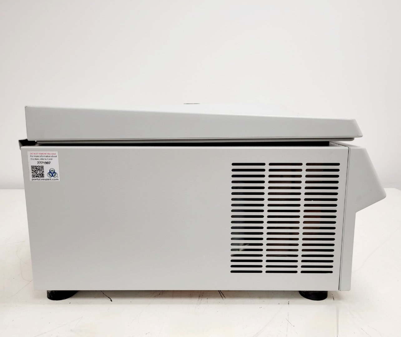 Image of Eppendorf 5810 R Refrigerated Centrifuge with A-4-81 4000rpm  Rotor Lab