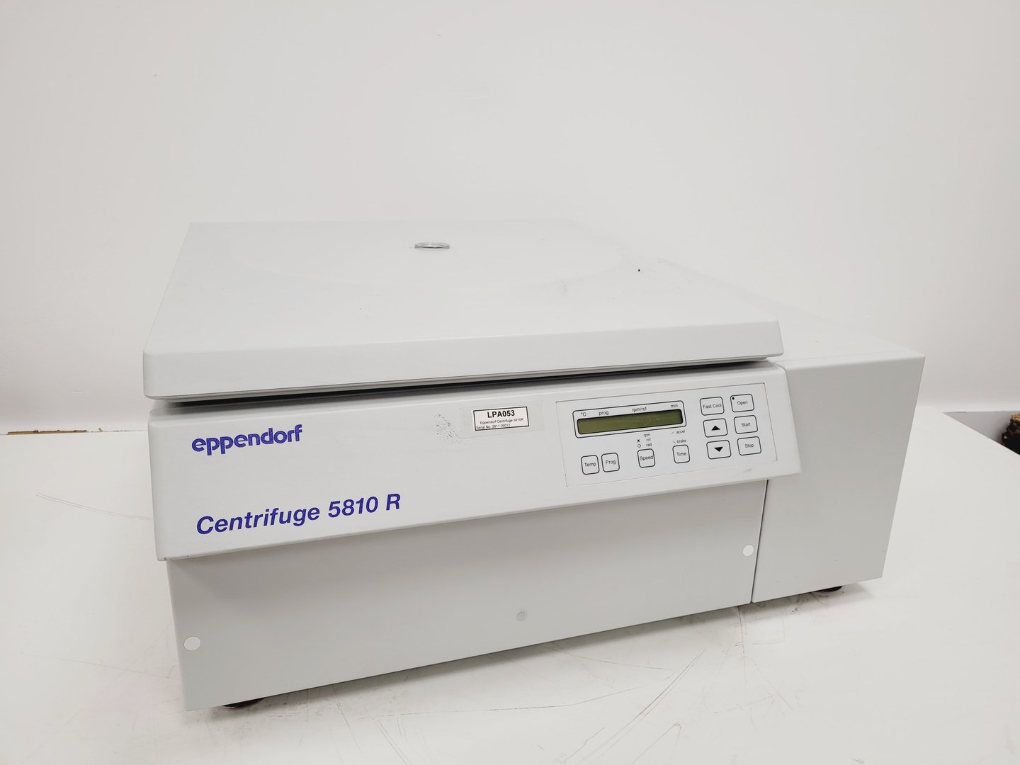 Image of Eppendorf 5810 R Refrigerated Centrifuge with A-4-81 4000rpm  Rotor Lab