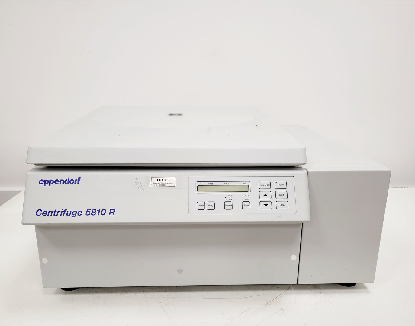 Image of Eppendorf 5810 R Refrigerated Centrifuge with A-4-81 4000rpm  Rotor Lab