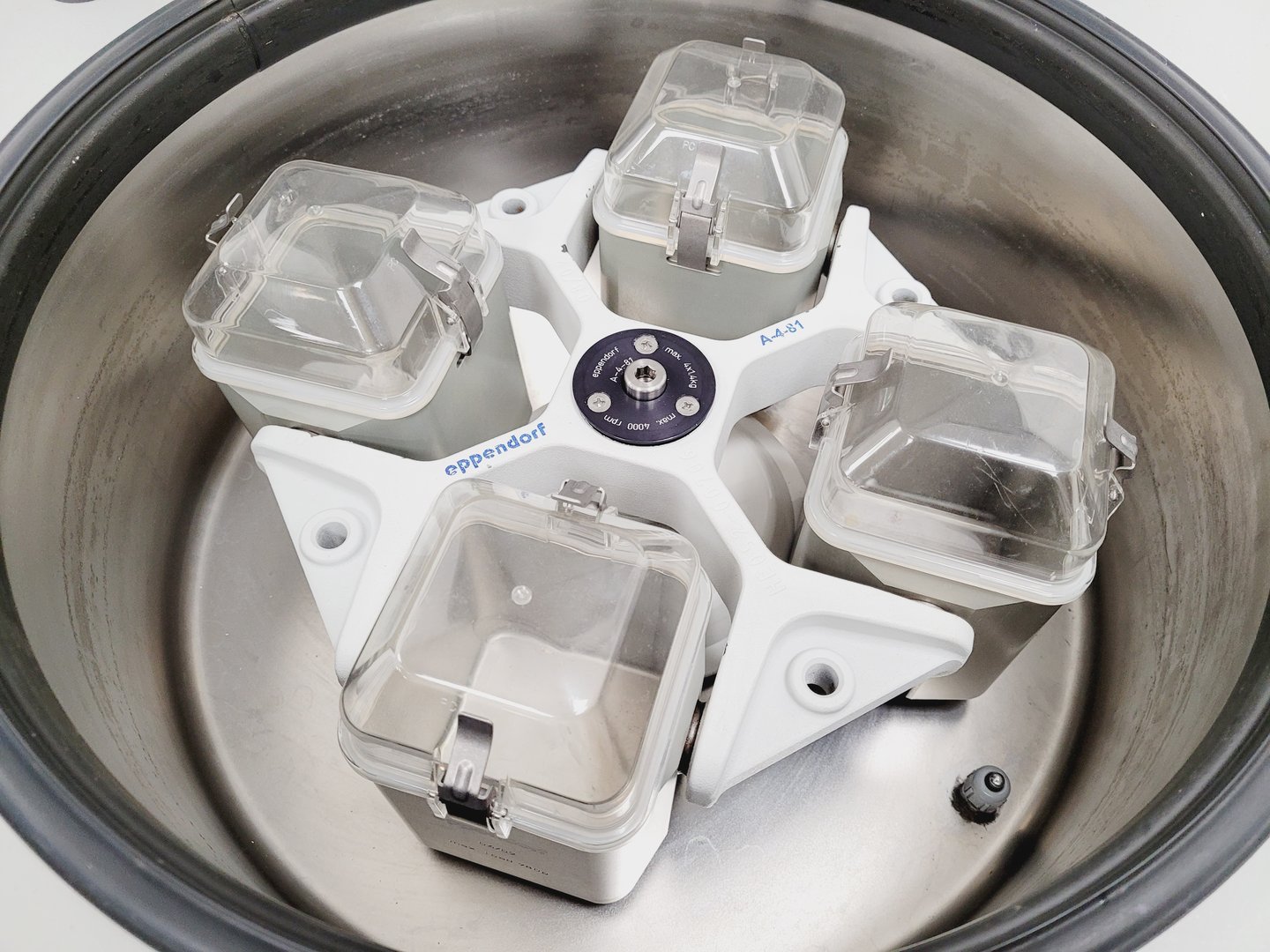 Image of Eppendorf 5810 R Refrigerated Centrifuge with A-4-81 4000rpm  Rotor Lab
