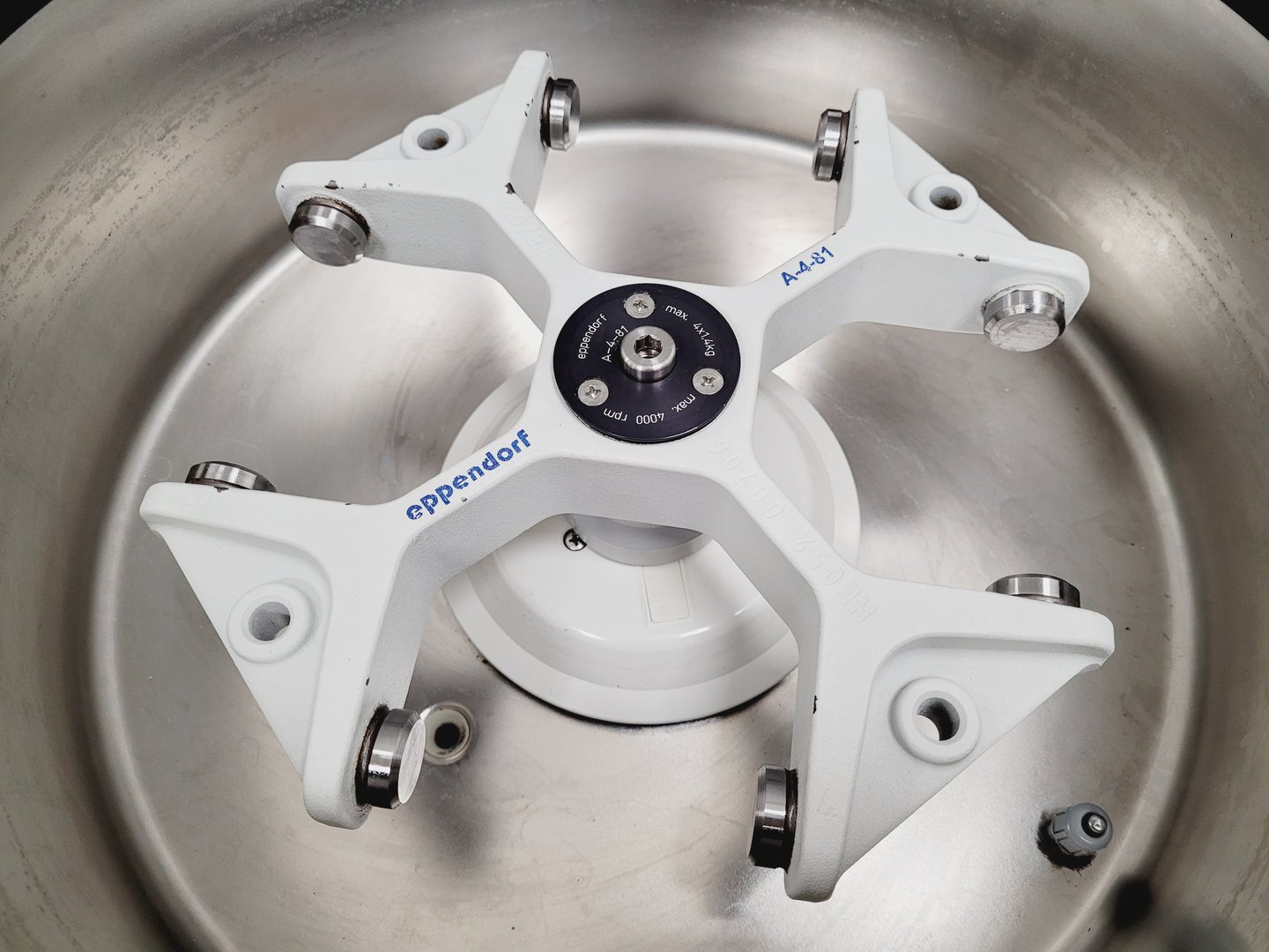 Image of Eppendorf 5810 R Refrigerated Centrifuge with A-4-81 4000rpm  Rotor Lab