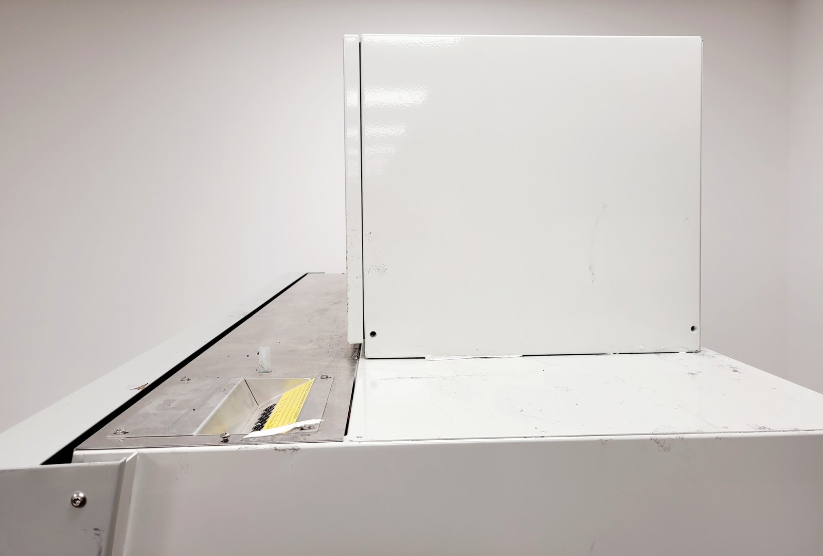 Image of Thermo Scientific Holten LaminAir Class 2 Safety Cabinet Model no. 82076401 Lab