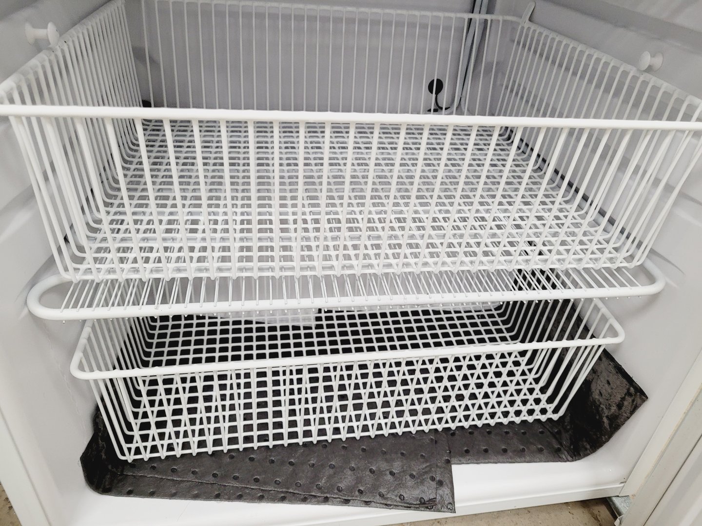 Image of Thermo Scientific ES Series Lab Freezer 151F-AEW-TS Lab